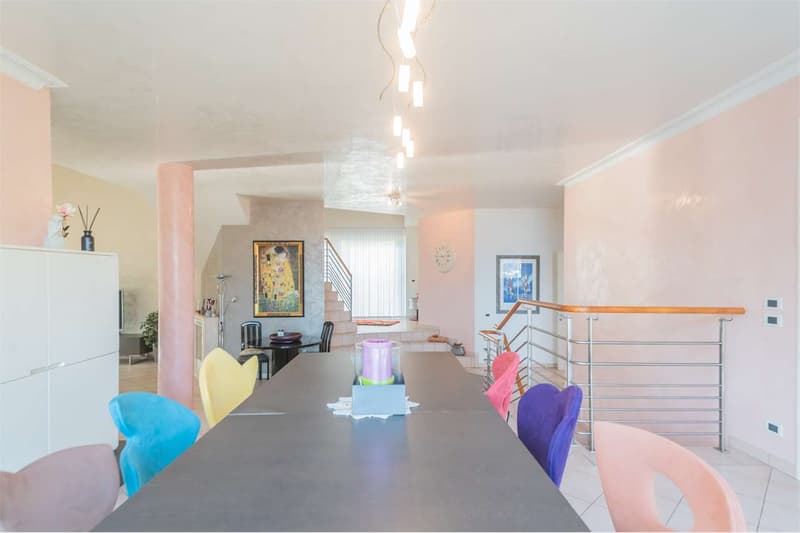 Ampia villa di lusso in posizione tranquilla e soleggiata con splendid (9)