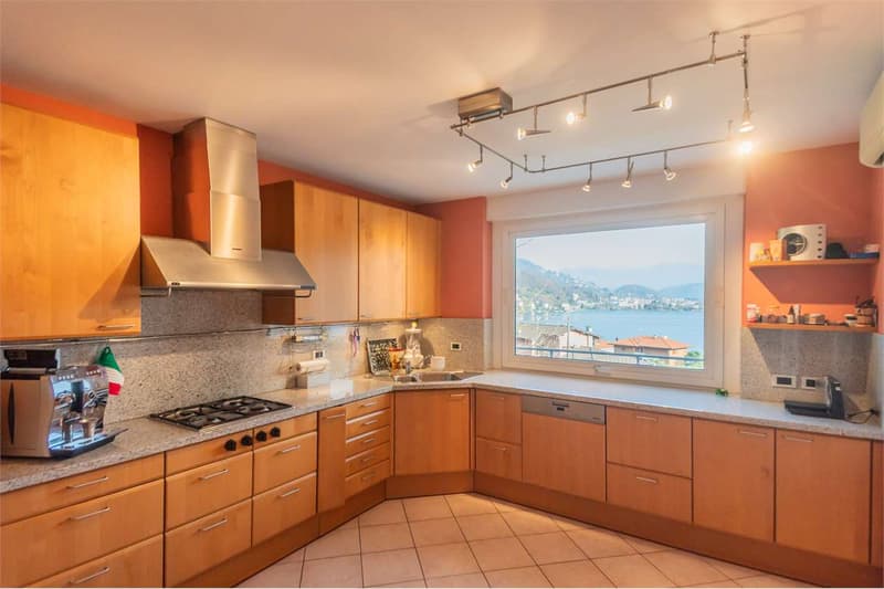 Ampia villa di lusso in posizione tranquilla e soleggiata con splendid (10)