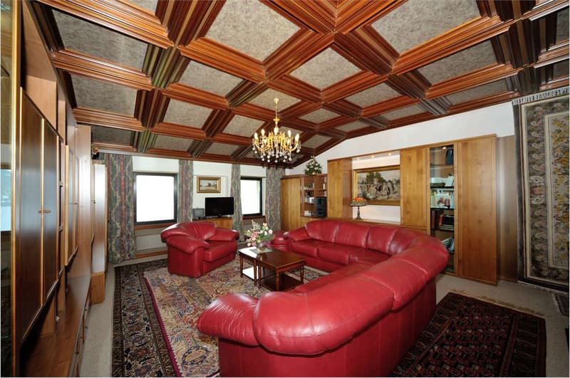 Ampia e signorile villa con piscina interna e con splendida vista lago (11)