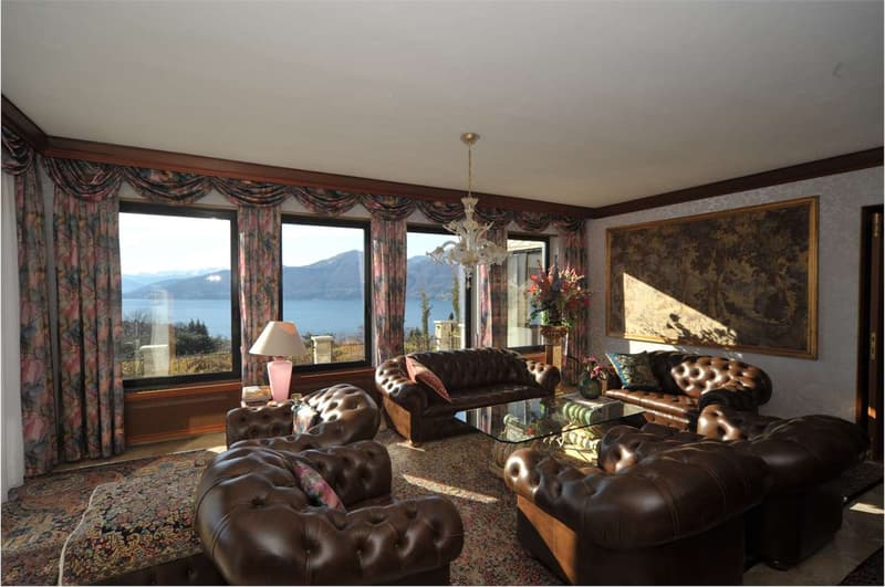 Ampia e signorile villa con piscina interna e con splendida vista lago (6)
