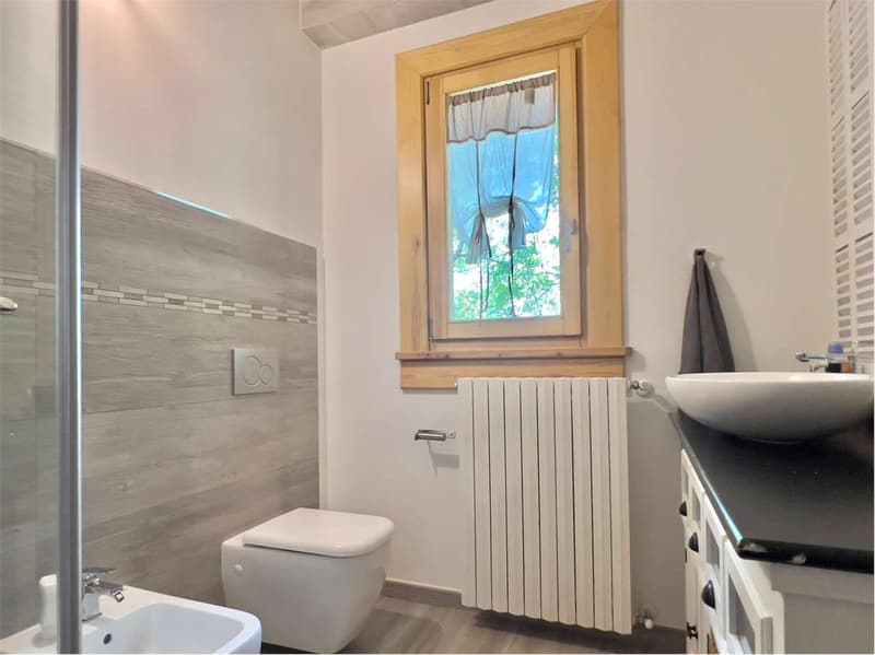Moderna chalet bifamiliare di alta qualità in posizione tranquilla e s (13)