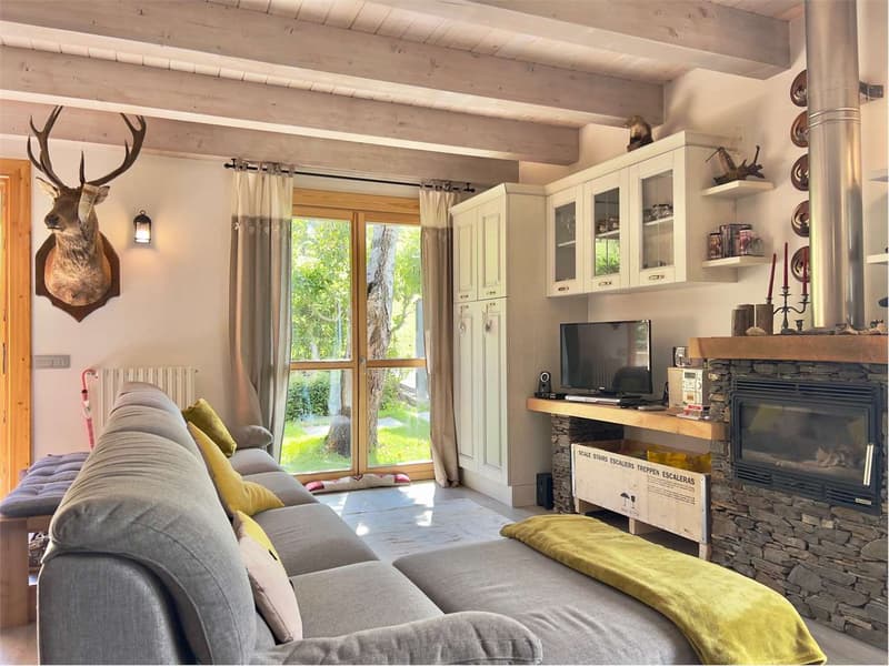 Moderna chalet bifamiliare di alta qualità in posizione tranquilla e s (3)