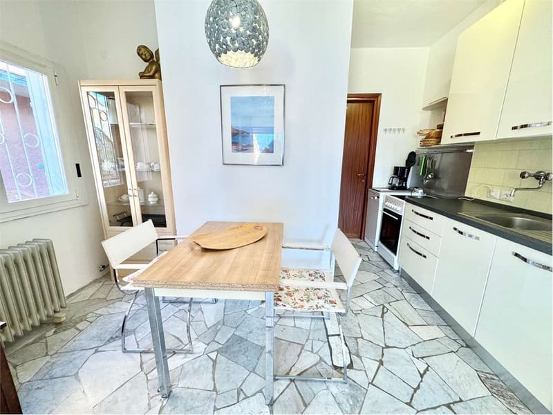 Curato appartamento bilocale con terrazza e con splendida vista lago i (5)