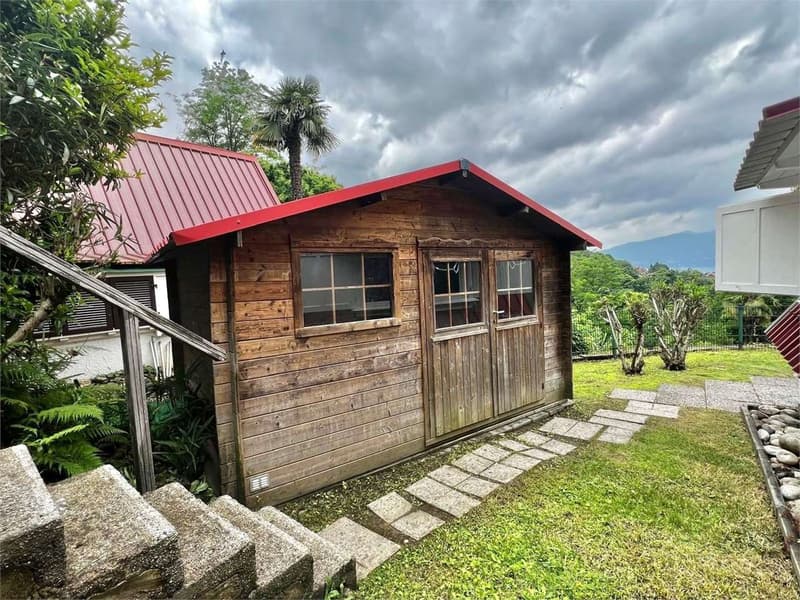 Curata casa vacanze con ampia terrazza, giardino e vista lago (10)