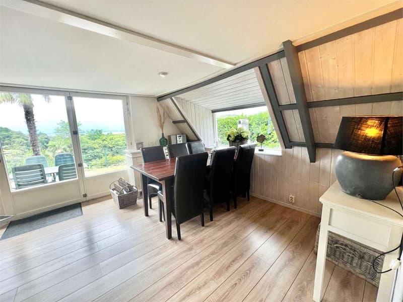 Curata casa vacanze con ampia terrazza, giardino e vista lago (5)