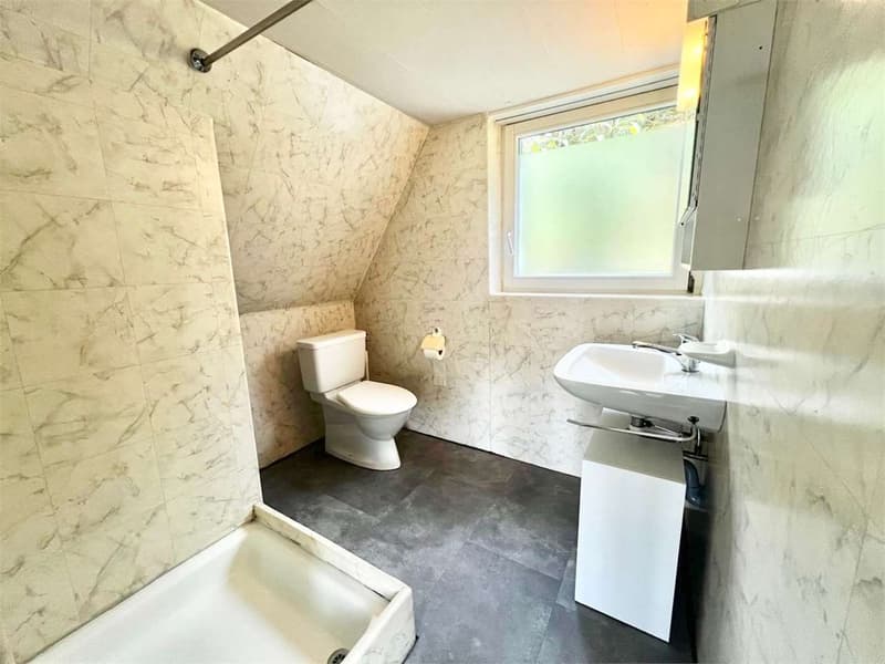 Curata casa vacanze con ampia terrazza, giardino e vista lago (7)