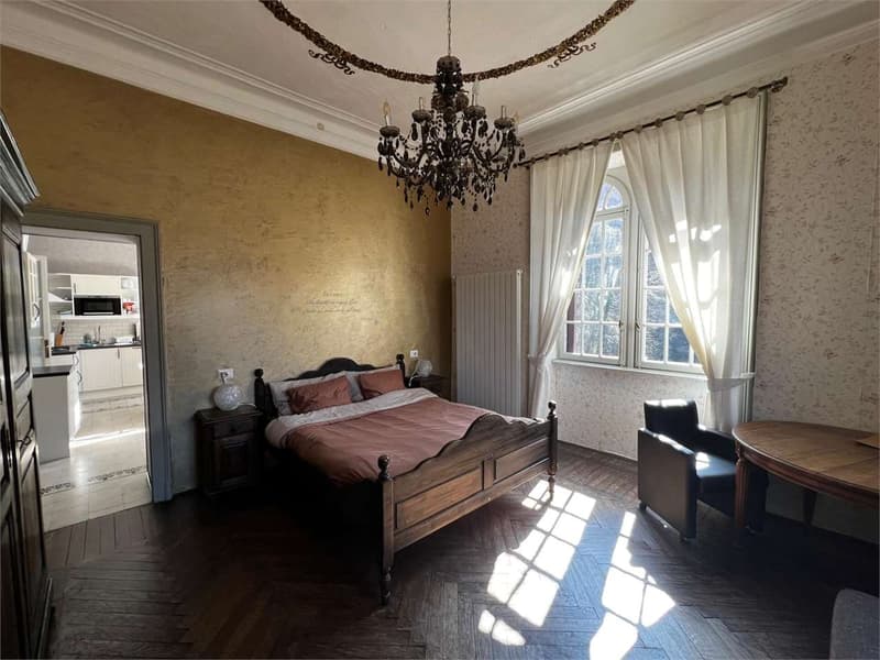 Grande e ben mantenuta villa in stile Liberty in posizione tranquilla (6)
