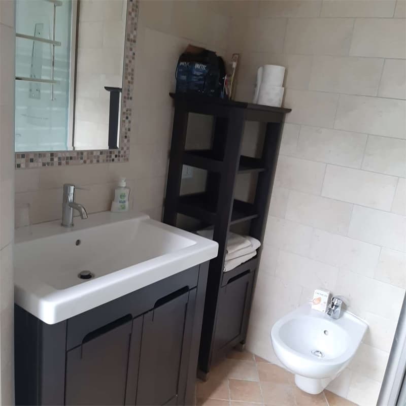 Grande e ben mantenuta villa in stile Liberty in posizione tranquilla (12)