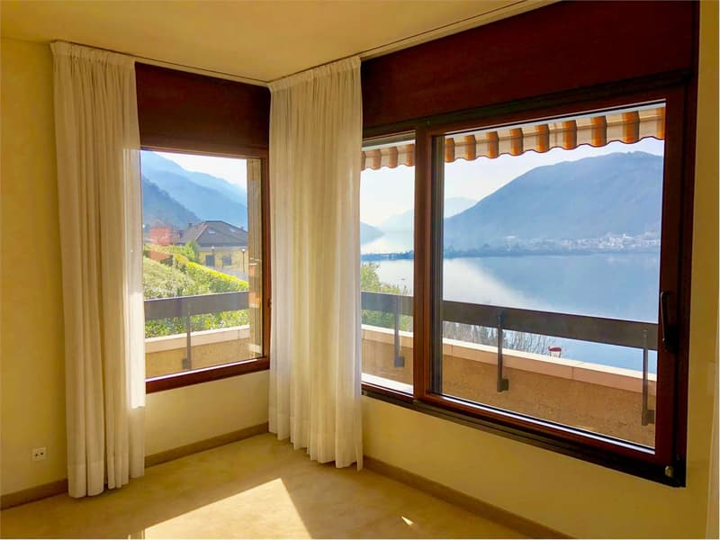 Grande e curata villa in posizione soleggiata e tranquilla con splendi (9)