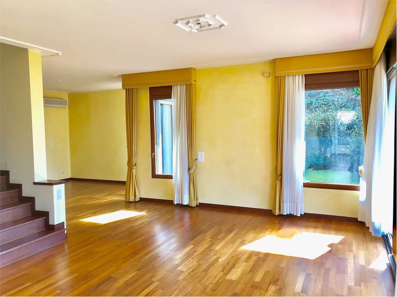 Grande e curata villa in posizione soleggiata e tranquilla con splendi (6)