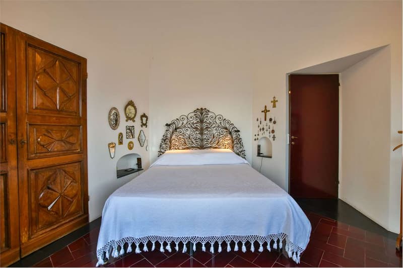 DIRETTAMENTE SUL LAGO! Villa esclusiva in posizione tranquilla e soleg (12)