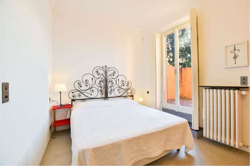 DIRETTAMENTE SUL LAGO! Villa esclusiva in posizione tranquilla e soleg (9)