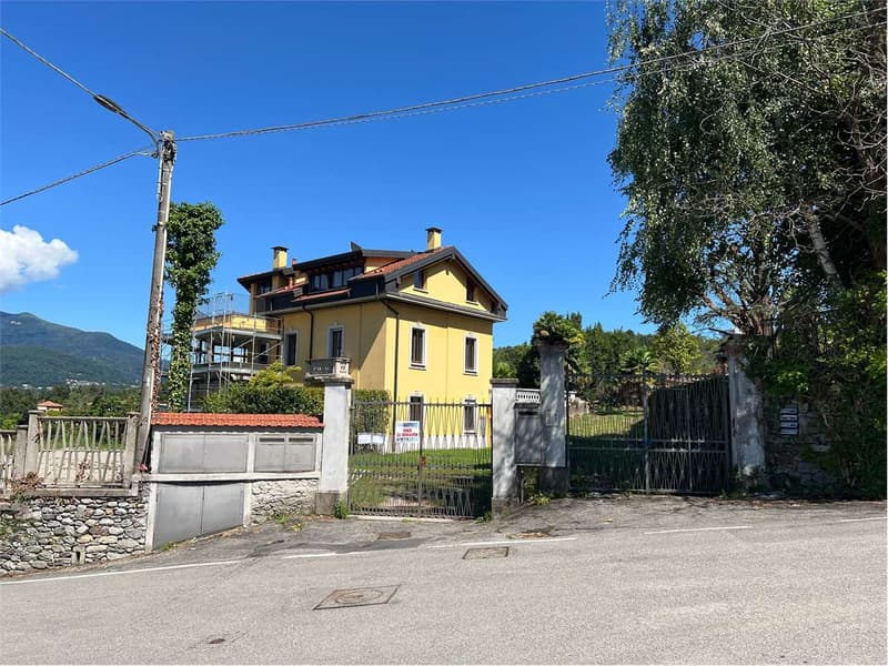 Appartamento mansardato completamente ristrutturato con ampia terrazza (4)