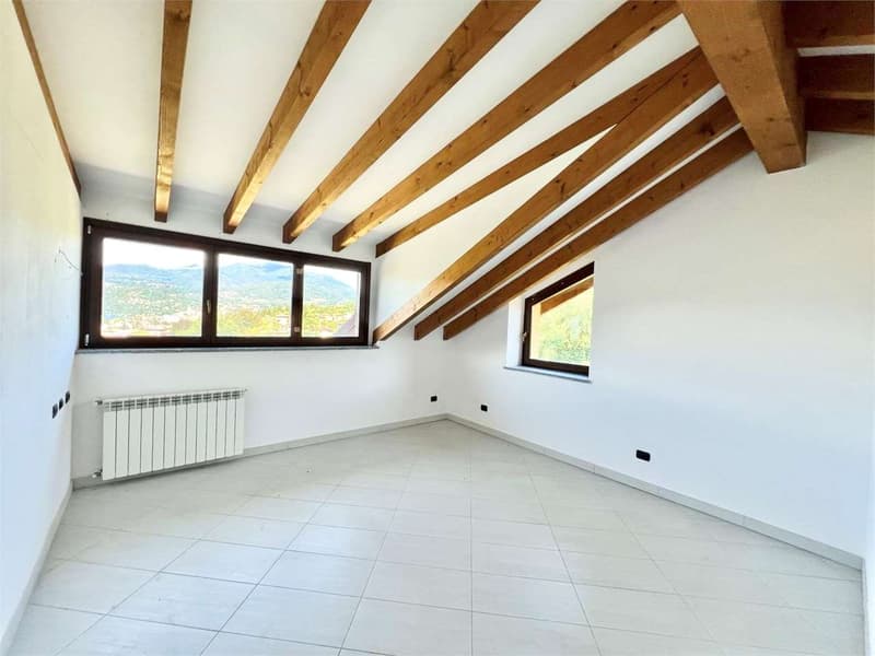 Appartamento mansardato completamente ristrutturato con ampia terrazza (10)