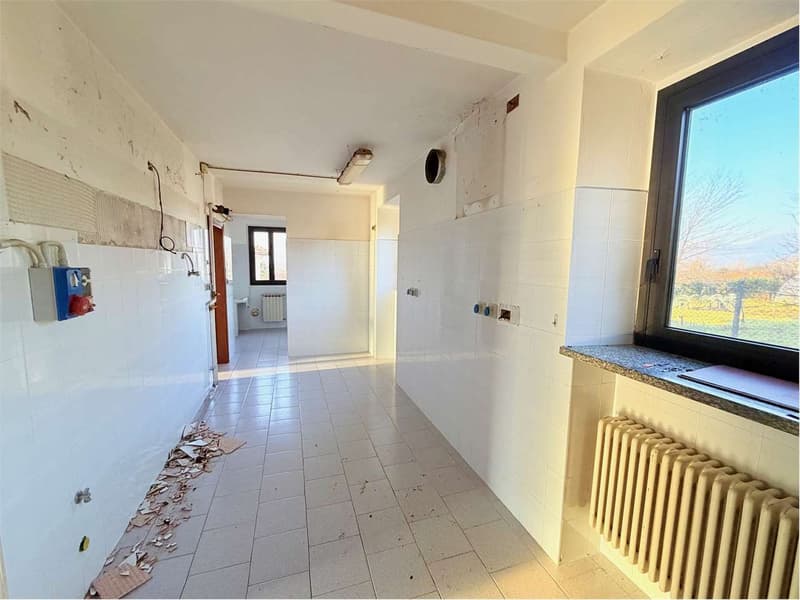 Affascinante ex ristorante con camere e splendida vista lago (9)