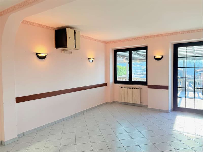 Affascinante ex ristorante con camere e splendida vista lago (8)