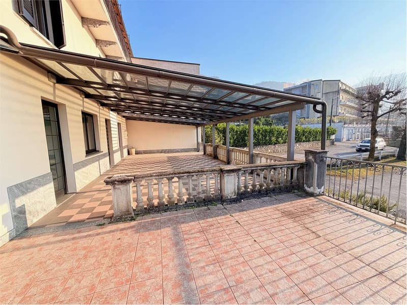 Affascinante ex ristorante con camere e splendida vista lago (4)