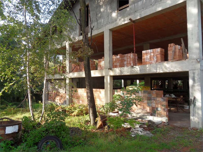 Esclusiva opportunità di sviluppo immobiliare con vista panoramica sul (8)
