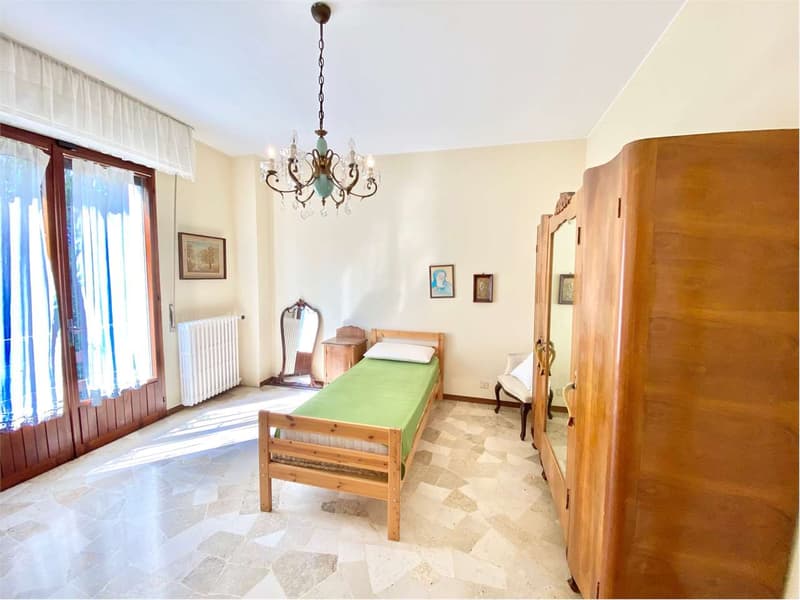 Splendida casa indipendente in una posizione tranquilla  e soleggiata (8)