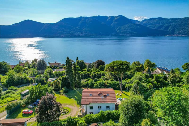 Curata villa con dependance, a pochi passi dal lago con splendida vist (7)