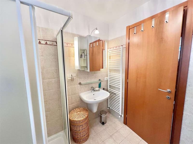 DIRETTAMENTE SUL LAGO! Appartamento in posizione soleggiata con garage (7)