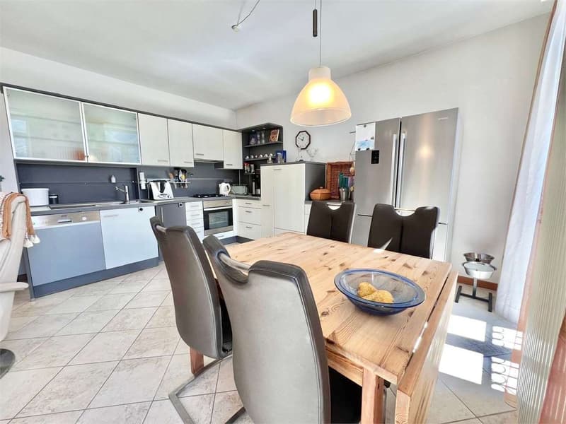 DIRETTAMENTE SUL LAGO! Appartamento in posizione soleggiata con garage (4)