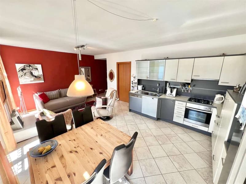 DIRETTAMENTE SUL LAGO! Appartamento in posizione soleggiata con garage (5)
