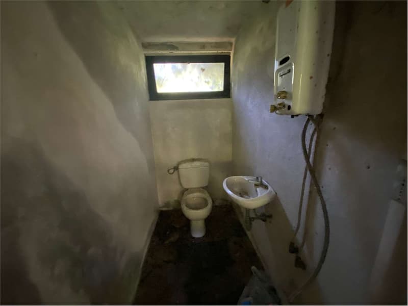 Casa di campagna da ricostruire in posizione isolata con ampio terreno (12)