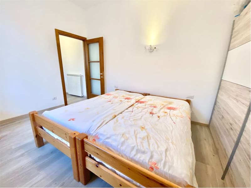 Ampia casa di paese ristrutturata in una posizione  tranquilla e soleg (8)