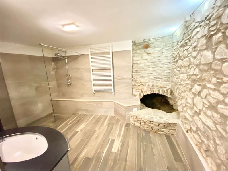 Ampia casa di paese ristrutturata in una posizione  tranquilla e soleg (10)