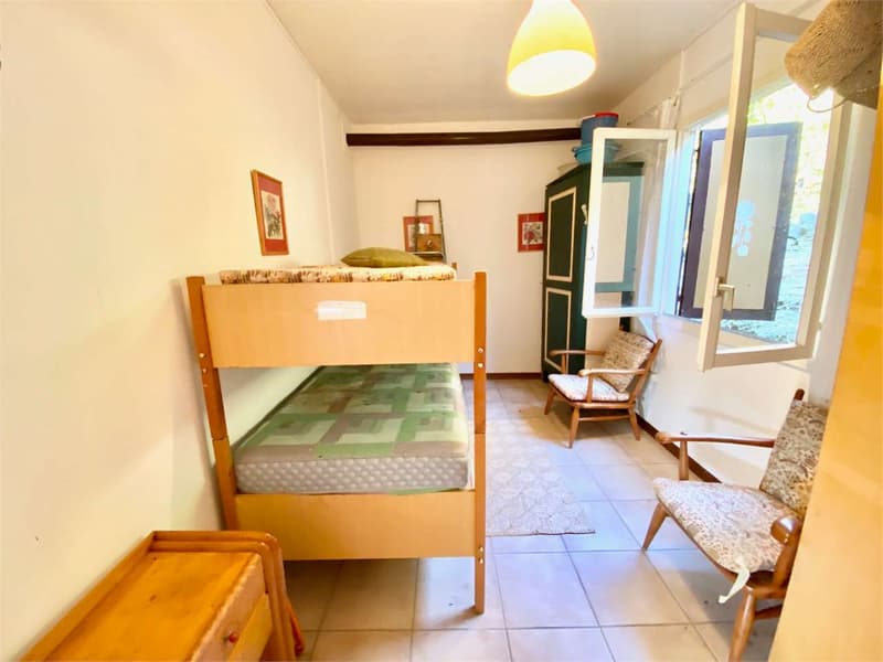 Casa da ristrutturare in una posizione tranquilla e soleggiata con inc (7)