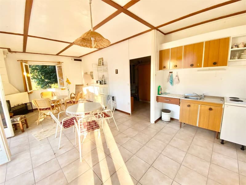 Casa da ristrutturare in una posizione tranquilla e soleggiata con inc (3)