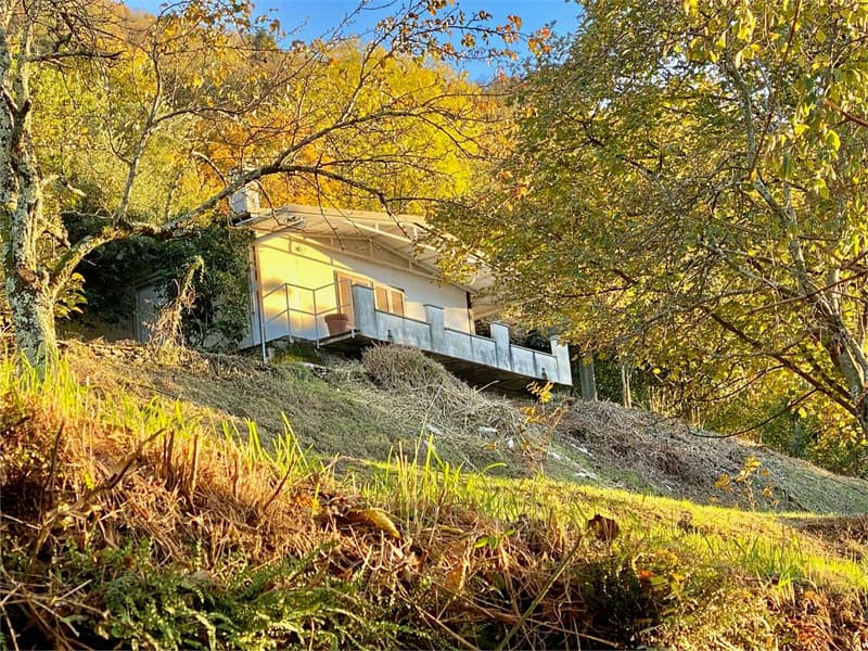 Casa da ristrutturare in una posizione tranquilla e soleggiata con inc (2)
