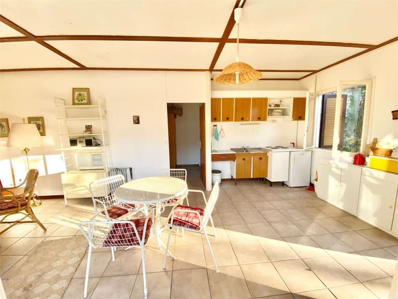 Casa da ristrutturare in una posizione tranquilla e soleggiata con inc (5)