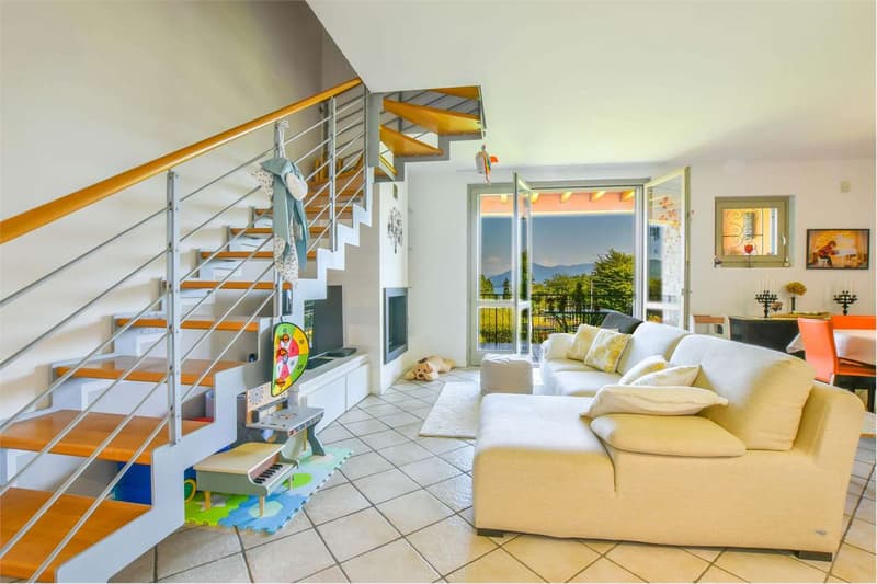 Appartamento su due piani in residence moderno, con vista sul Lago Mag (6)