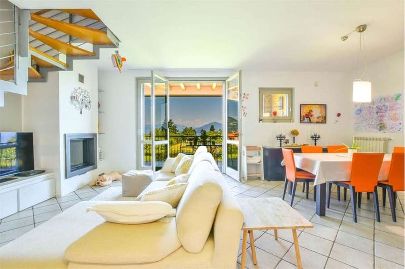 Appartamento su due piani in residence moderno, con vista sul Lago Mag (7)