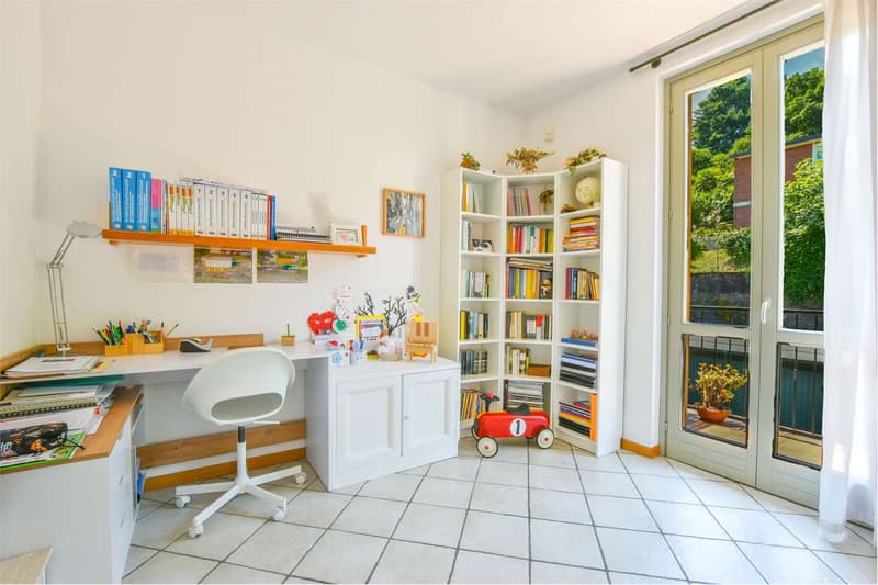 Appartamento su due piani in residence moderno, con vista sul Lago Mag (9)