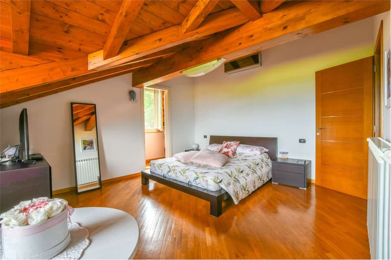 Appartamento su due piani in residence moderno, con vista sul Lago Mag (11)