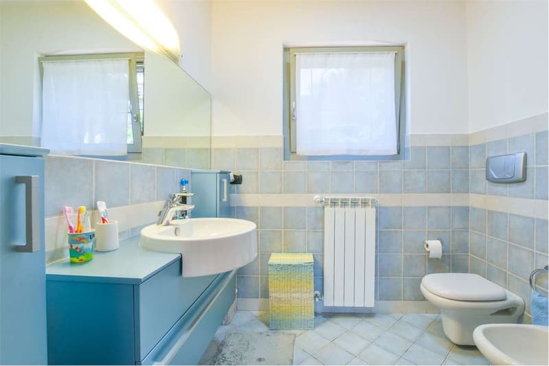 Appartamento su due piani in residence moderno, con vista sul Lago Mag (10)