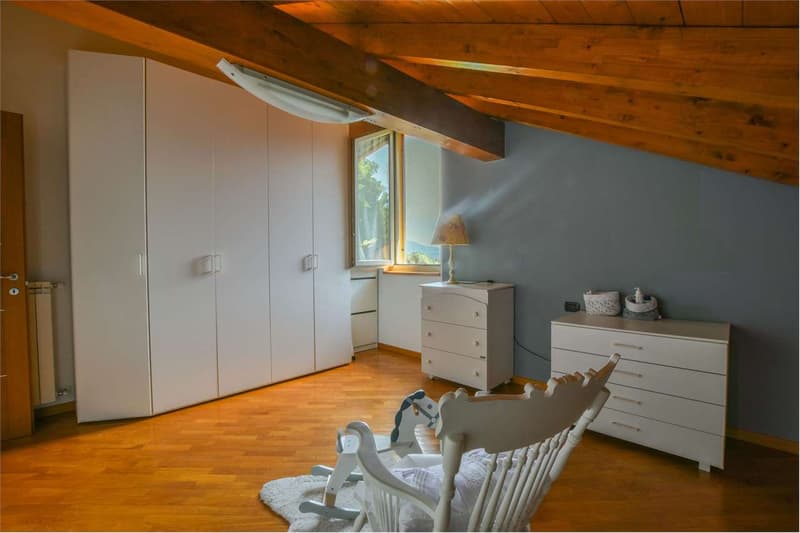 Appartamento su due piani in residence moderno, con vista sul Lago Mag (13)