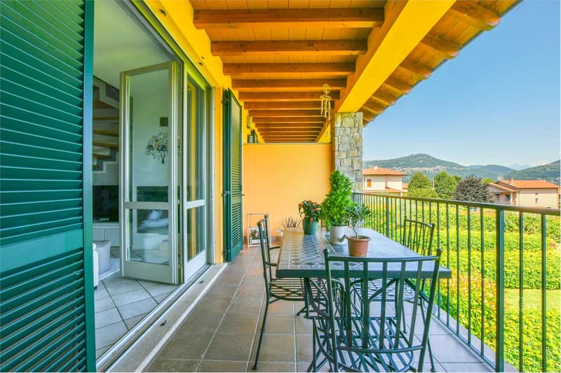Appartamento su due piani in residence moderno, con vista sul Lago Mag (5)