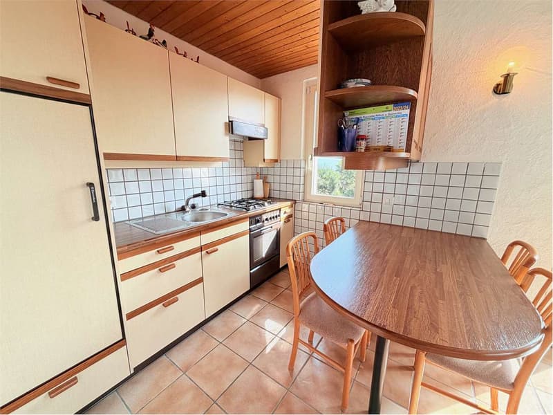 Casa unifamiliare molto curata in una posizione tranquilla e soleggiat (6)