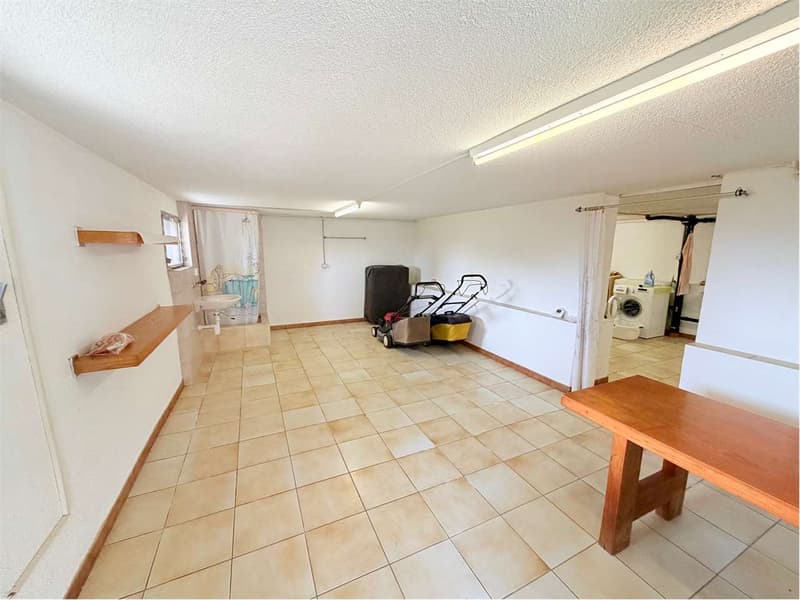Casa unifamiliare molto curata in una posizione tranquilla e soleggiat (11)