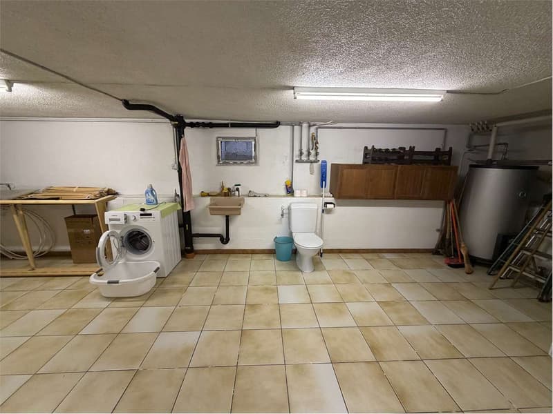 Casa unifamiliare molto curata in una posizione tranquilla e soleggiat (12)