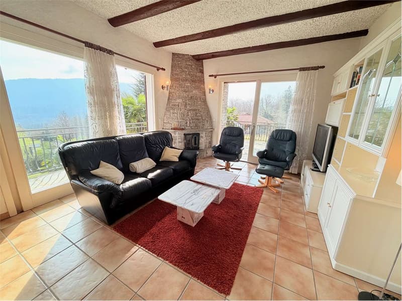 Casa unifamiliare molto curata in una posizione tranquilla e soleggiat (5)