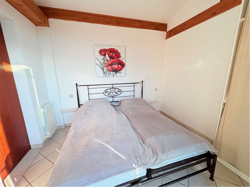 Bellissima casa bifamiliare in una posizione tranquilla e soleggiata c (8)