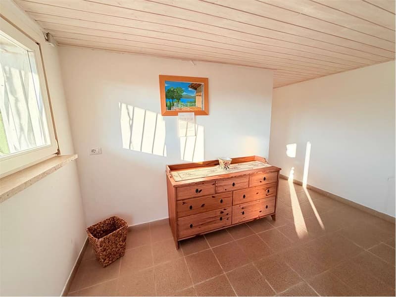 Bellissima casa bifamiliare in una posizione tranquilla e soleggiata c (12)