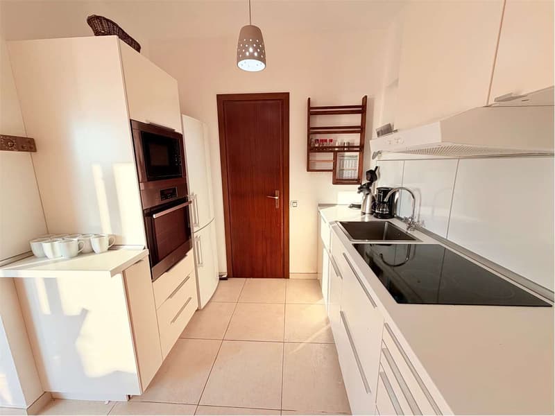 Bellissima casa bifamiliare in una posizione tranquilla e soleggiata c (6)