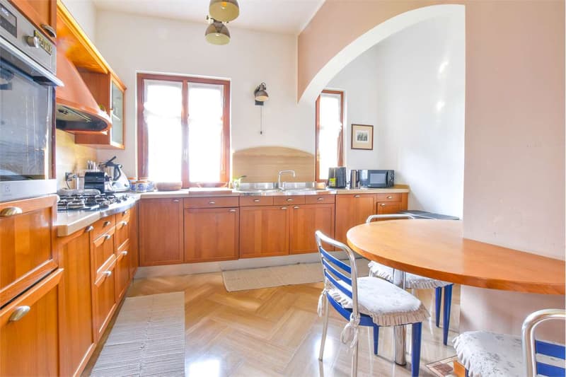 Villa indipendente in posizione privilegiata, con vista da sogno sul L (7)