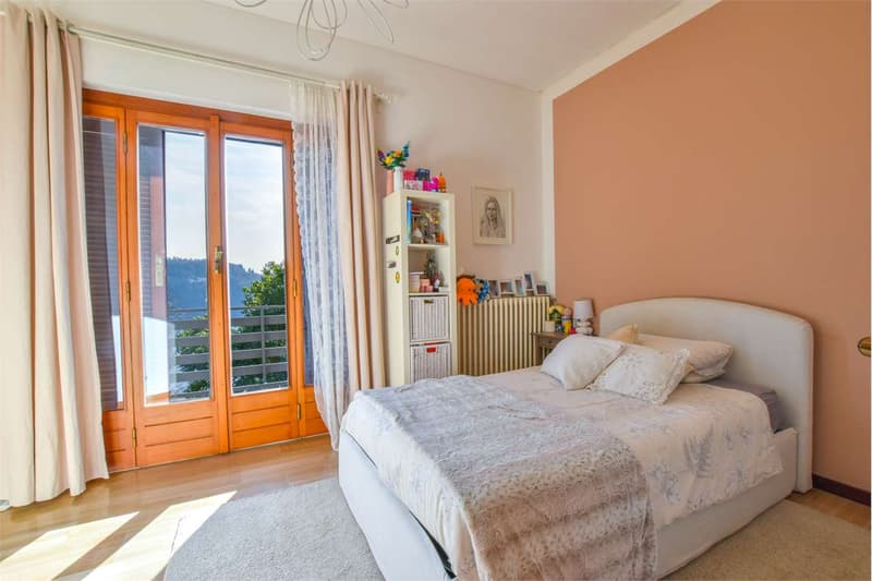 Villa indipendente in posizione privilegiata, con vista da sogno sul L (12)
